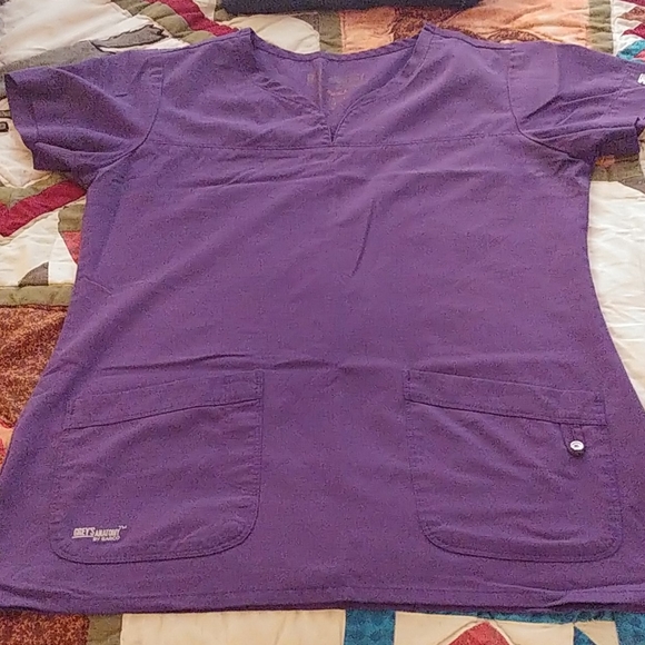 Women's Scrub Tops - Picture 1 of 8